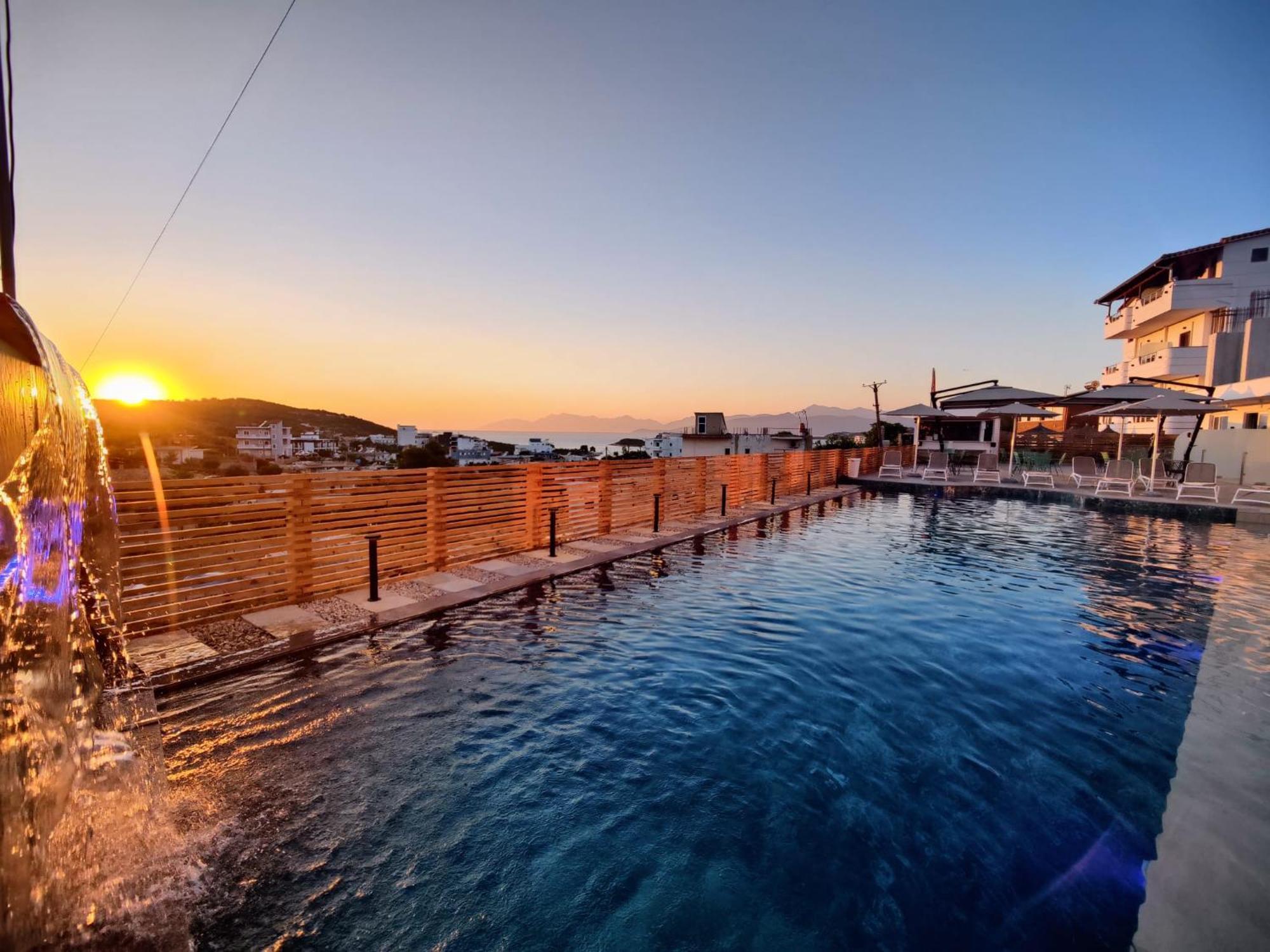 The View Hotel Ксамил Экстерьер фото